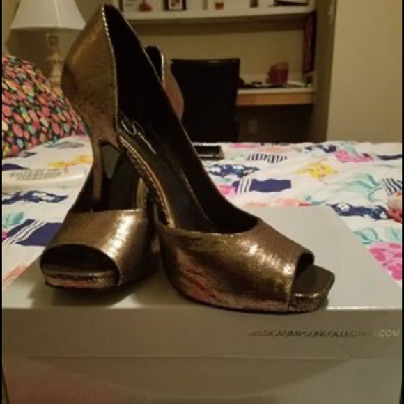 Heels - Picture 3 of 3